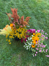 Load image into Gallery viewer, Bulk Blooms Bucket
